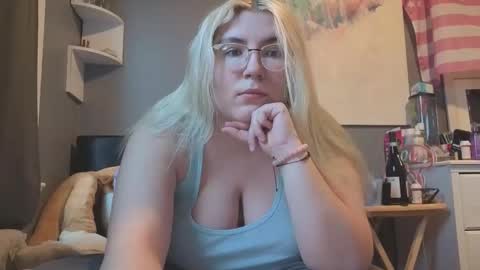 Selene online show from April 2026 12:25:01 PM