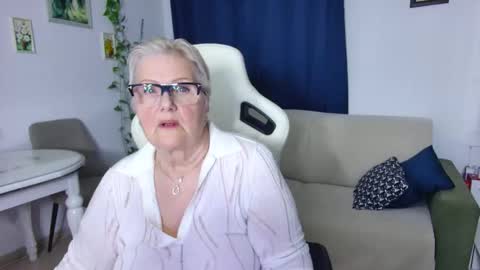 Selenna online show from April 2026 05:29:01 PM