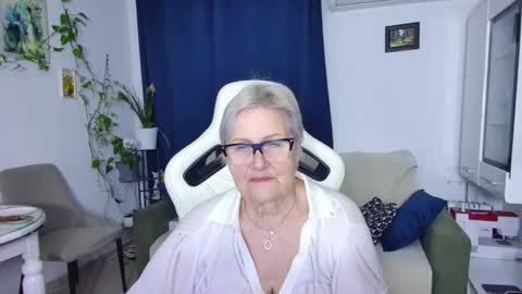 Selenna online show from April 2026 05:42:02 PM