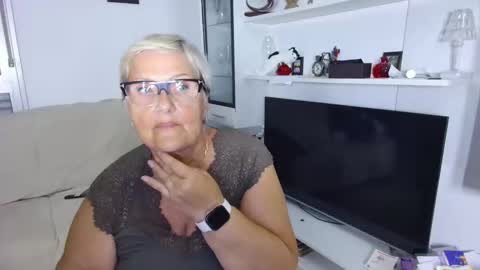Selenna online show from June 2026 04:44:01 PM