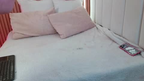 Sensual Kim77 online show from March 2026 12:43:02 PM