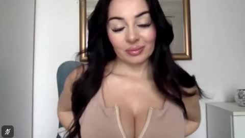 Snapshot of sensuallstella chatting on November 2025 08:05:01 AM sensuallstella online show from November 2025 08:05:01 AM