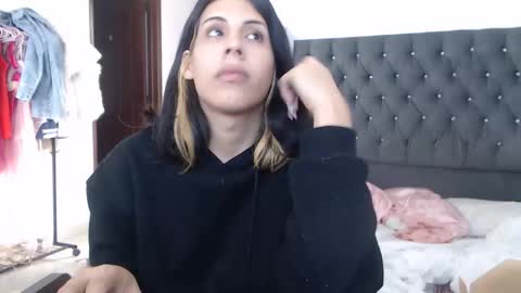 sararoussee online show from March 2026 04:02:02 PM