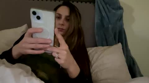 serenityroseee online show from April 2026 11:49:02 PM