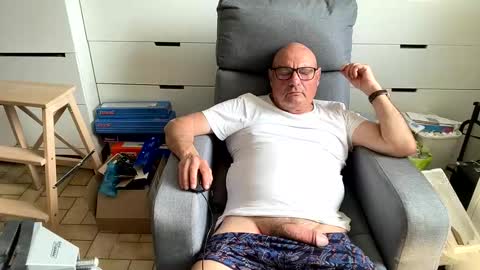 serge8413 online show from April 2026 12:33:01 PM