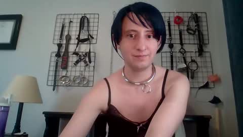 Servile Sarah online show from April 2026 09:17:01 PM