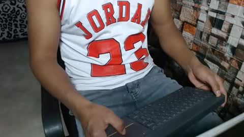 arnold online show from November 2025 02:01:02 AM