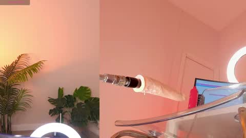 Lina online show from April 2026 11:22:02 PM