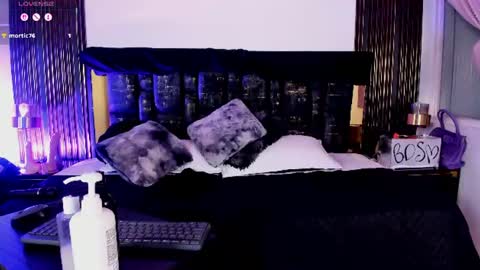 Snapshot of sexy_hot_milf_ chatting on June 2026 11:57:02 PM Dafne online show from June 2026 11:57:02 PM