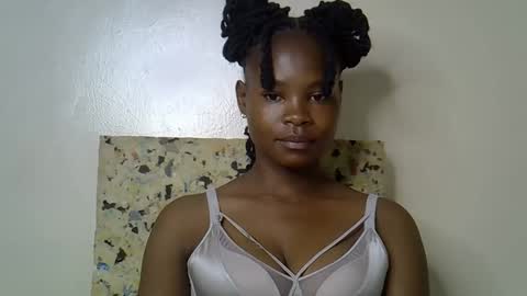 Molyne online show from March 2026 10:46:02 PM