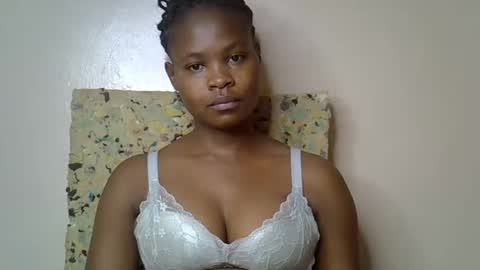 Snapshot of sexy_molyne chatting on April 2026 11:36:02 PM Molyne online show from April 2026 11:36:02 PM
