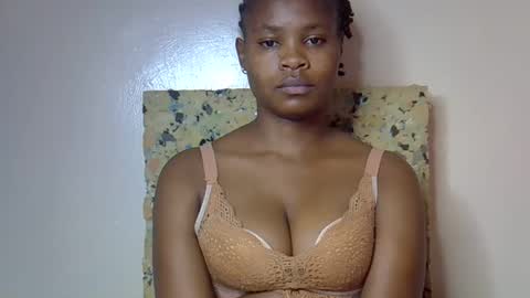 Snapshot of sexy_molyne chatting on May 2026 01:30:02 PM Molyne online show from May 2026 01:30:02 PM