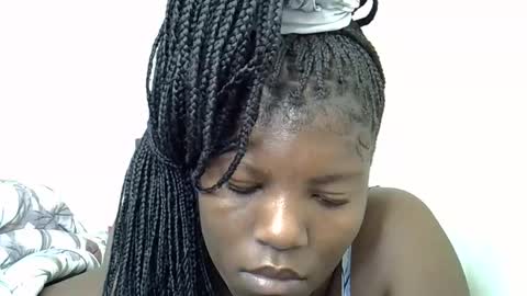 Snapshot of sexy_yello chatting on October 2025 07:19:02 AM Bantu girl online show from October 2025 07:19:02 AM