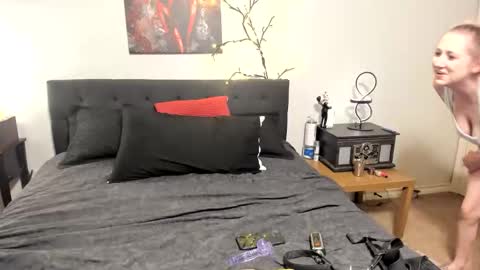 SexyScientists online show from April 2026 12:30:02 AM