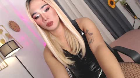 Snapshot of shane_hugexx chatting on July 2026 01:56:01 AM MISS SHANE online show from July 2026 01:56:01 AM