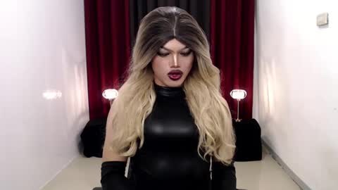 Snapshot of shanex01 chatting on December 2024 12:19:01 PM Shane X online show from December 2024 12:19:01 PM