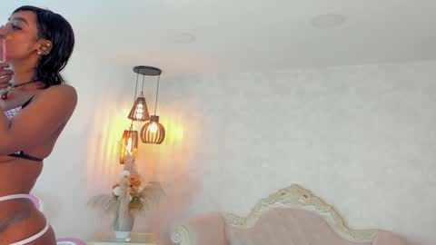 Snapshot of shantallknowless chatting on January 2025 01:03:02 PM ShantallKnowles online show from January 2025 01:03:02 PM