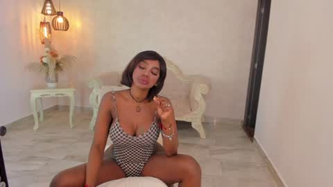 Snapshot of shantallknowless chatting on January 2025 12:48:01 PM ShantallKnowles online show from January 2025 12:48:01 PM