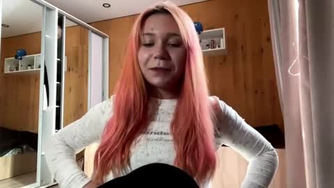 Snapshot of sharellfarina chatting on April 2026 01:00:02 PM Sherry online show from April 2026 01:00:02 PM