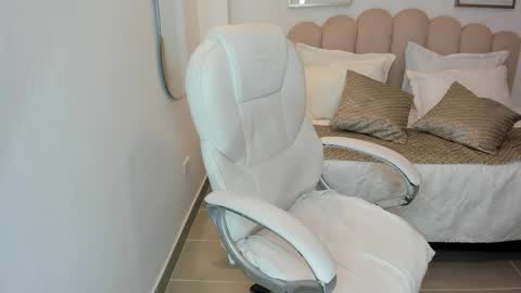 shary_leon_ online show from May 2026 02:11:01 PM