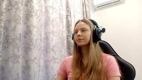 Lisa online show from December 2025 06:19:01 AM