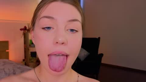 Snapshot of shine_abby_ chatting on June 2026 03:50:02 AM Abby online show from June 2026 03:50:02 AM