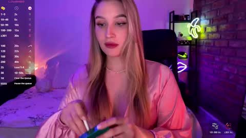 Snapshot of shy_bee chatting on November 2025 11:26:01 PM Alice online show from November 2025 11:26:01 PM