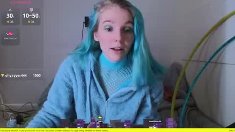 Snapshot of shyohiogirl chatting on June 2026 03:55:02 PM Hippie online show from June 2026 03:55:02 PM