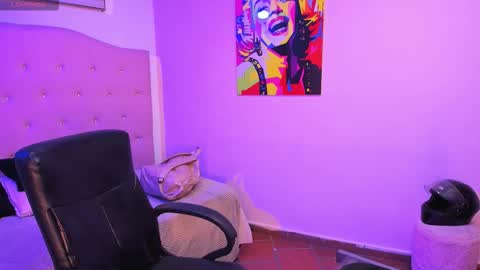 SIENNA  online show from March 2026 12:33:01 PM