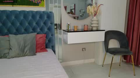 Sienna online show from February 2026 05:15:01 AM