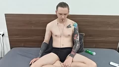 silent_stitch online show from June 2026 01:07:02 AM