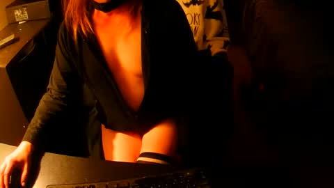 red online show from November 2025 07:25:02 AM