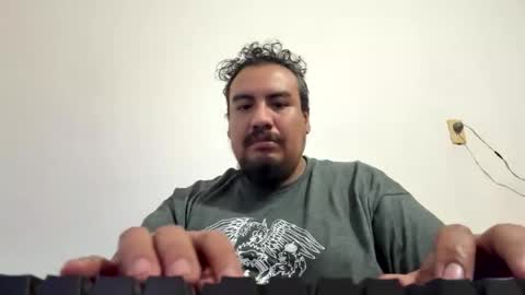 Snapshot of skinhell chatting on December 2025 12:31:02 AM Elias online show from December 2025 12:31:02 AM