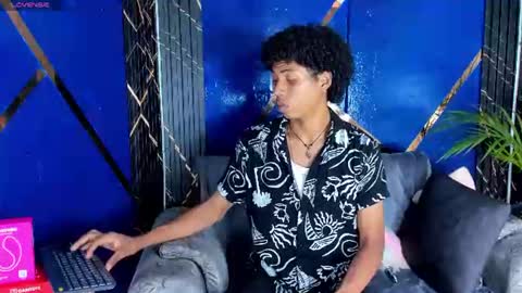 Snapshot of sky_walkerss chatting on June 2026 05:37:01 PM sky_walkerss online show from June 2026 05:37:01 PM