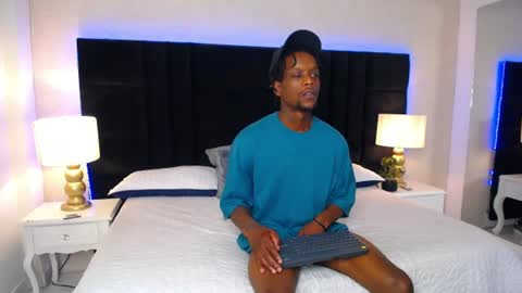 SKYLERBIGXXX online show from June 2026 04:02:02 AM