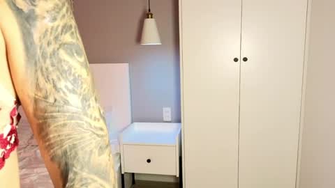 Snapshot of slemgem chatting on April 2026 05:10:01 PM Slemgem Amy friends online show from April 2026 05:10:01 PM