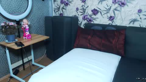 slutihmami online show from April 2026 06:01:01 PM