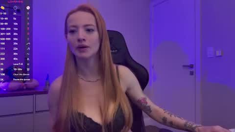Snapshot of smilee_girl chatting on July 2026 01:06:01 PM Emily Burns online show from July 2026 01:06:01 PM