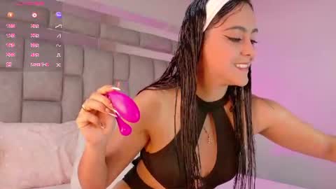 Snapshot of smiling__girl chatting on June 2026 08:22:02 PM online show from June 2026 08:22:02 PM