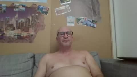 sneakerboy18 online show from June 2026 04:42:01 PM