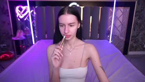 snow_whiteeex online show from April 2026 05:45:02 AM