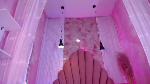 Snapshot of sofi_thomas_ chatting on June 2026 11:37:01 AM Sofia online show from June 2026 11:37:01 AM