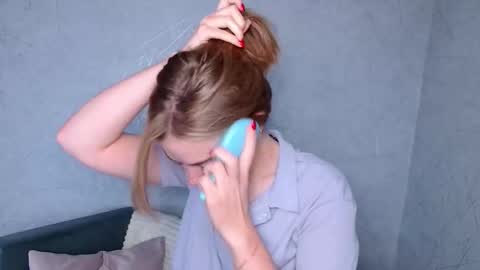 Sofia here online show from September 2025 12:34:01 AM