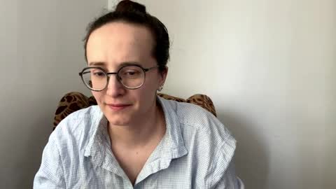 Sofia online show from April 2026 02:15:02 PM