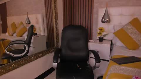 sofiathoompson online show from June 2026 08:43:02 PM