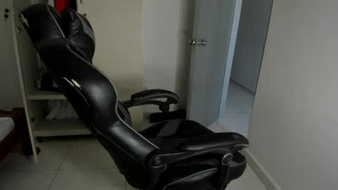sola_enzo online show from May 2026 06:36:02 PM