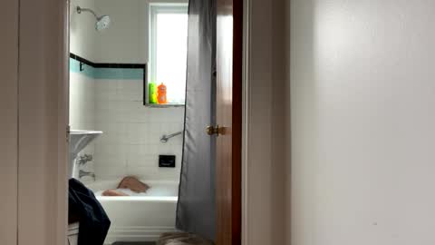 Snapshot of sonnymadraga chatting on December 2025 06:27:01 PM Sonny Madraga online show from December 2025 06:27:01 PM