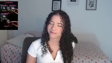 Snapshot of sophi_baby chatting on October 2025 04:18:02 AM Sophi baby online show from October 2025 04:18:02 AM