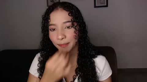 Snapshot of sophi_baby chatting on November 2025 04:00:02 AM Sophi baby online show from November 2025 04:00:02 AM