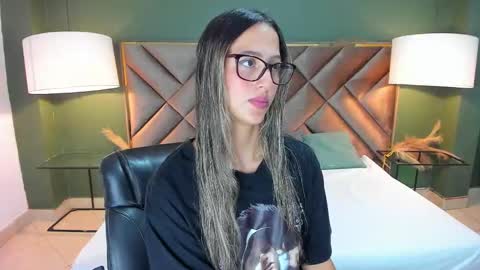 Snapshot of sophia_loreenn chatting on January 2026 01:48:01 PM Sofia online show from January 2026 01:48:01 PM